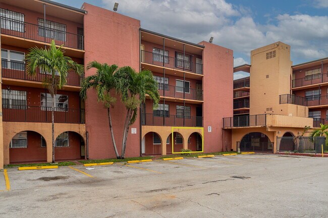 Foto del edificio - 6620 W 2nd Ct