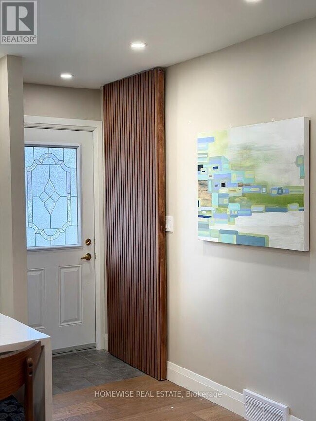 Photo du bâtiment - 15 Lakeview Ave