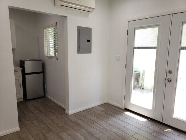 Building Photo - 2403 W Avenue 33