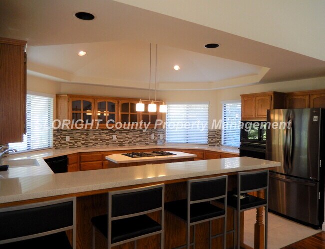 Foto del edificio - AVAILABLE JULY - Pristine SLO Executive Home - 4 Bedroom 2.5 Bathroom