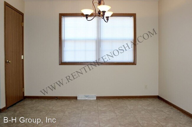 Building Photo - 4533 29th Ave