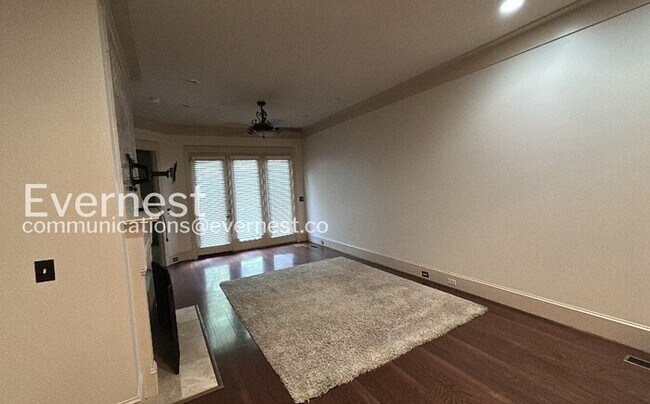 Building Photo - 4-Bed/3.5-Bath Spacious Townhome with Fenced Yard and Garage/Available Now!