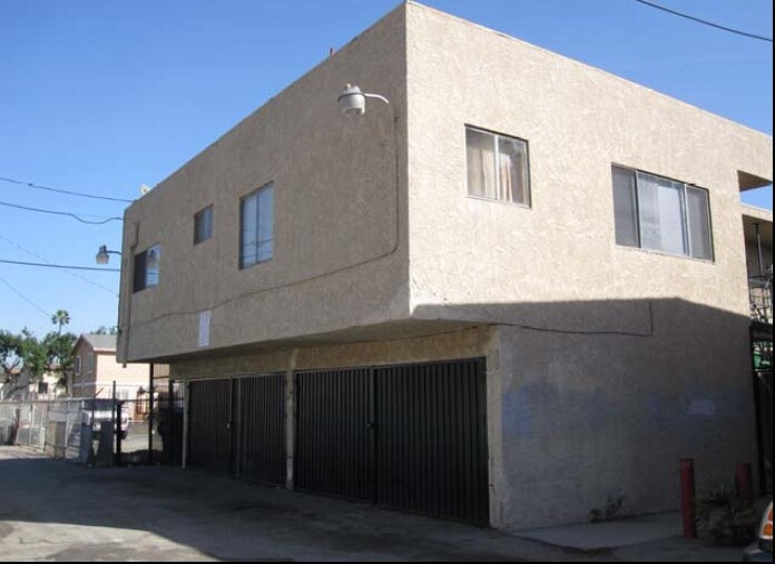 Foto del edificio - 8117-8121 1/2 S Western Ave