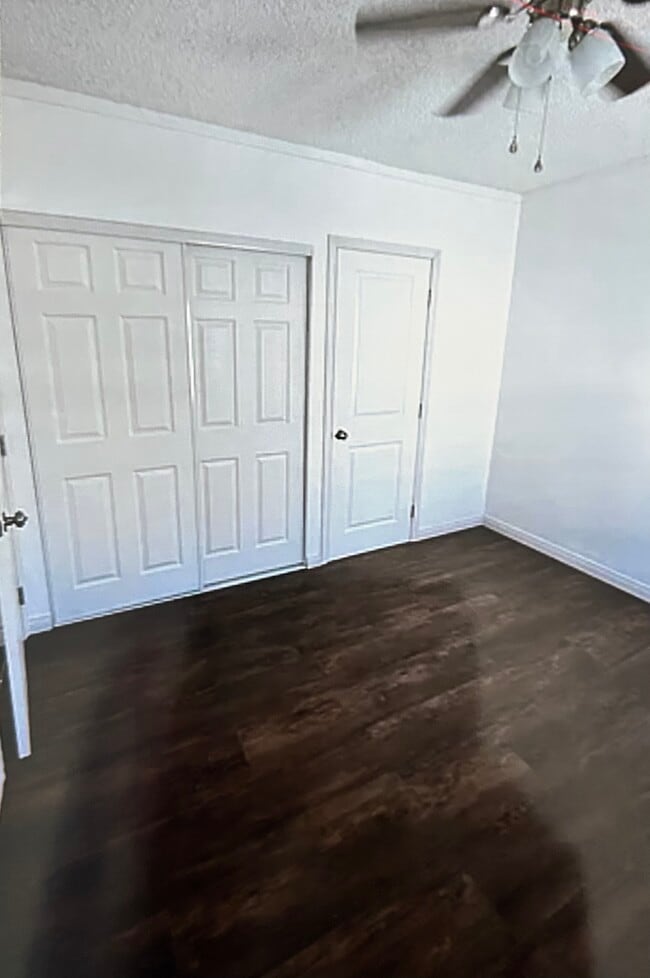 Dormitorio número 2 - 4539 W 167th St
