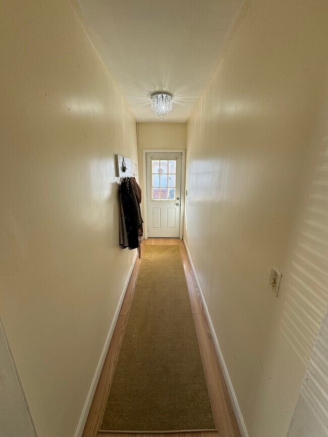 front entry way - 25 Salem St