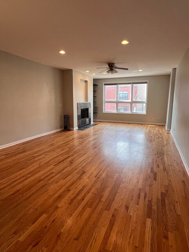 Foto del edificio - 1610 W Grand Ave