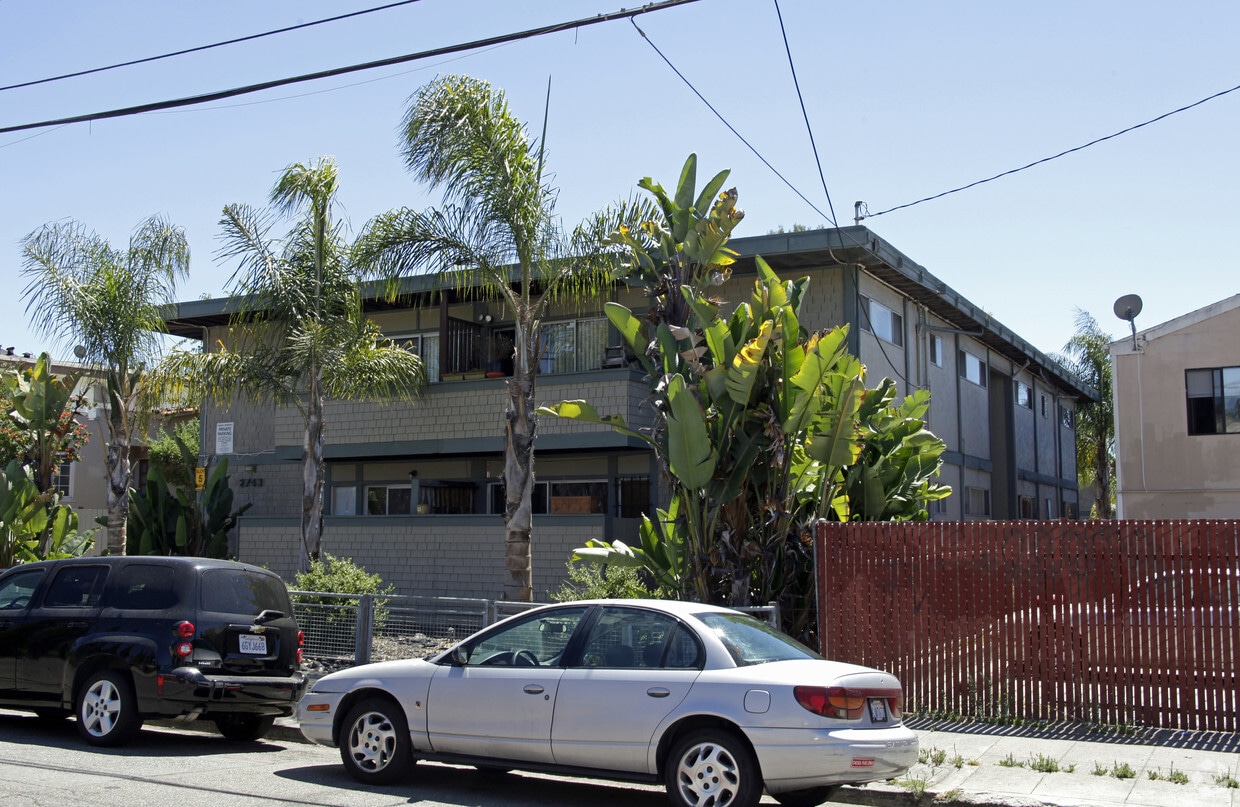 Building Photo - 2743 Nicol Ave