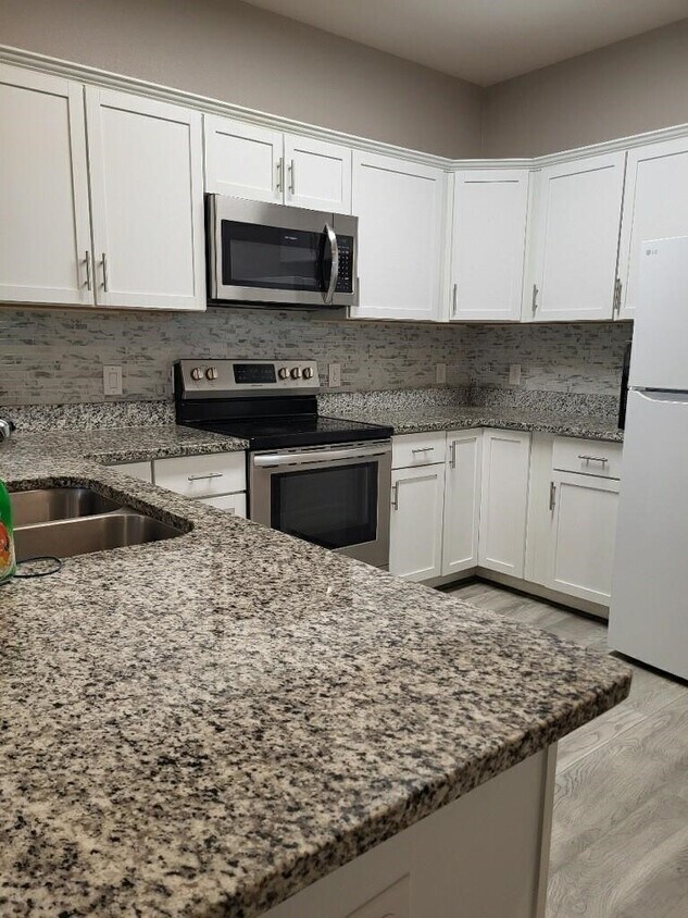 Foto del edificio - 16945 Glenheath St