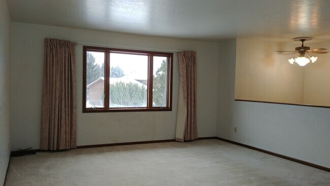 Foto del edificio - Home in Lolo with Fenced Yard and Pets Considered