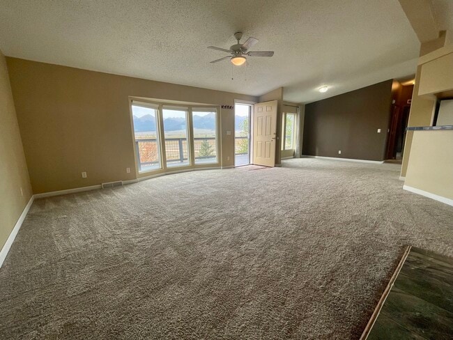 Living room - 515 S 5th St