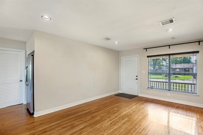 Foto del edificio - 2106 Stonecrest Dr