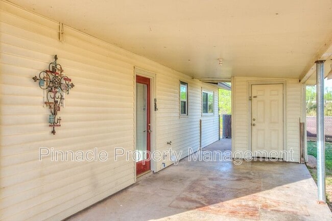 Building Photo - 1510 Loop Dr
