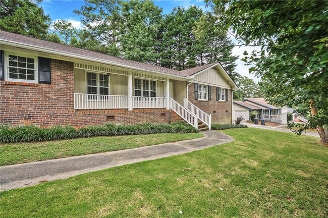 Building Photo - 2041 Collinswood Dr