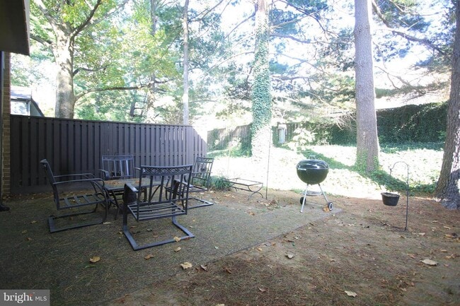Building Photo - 1729 Ivy Oak Square
