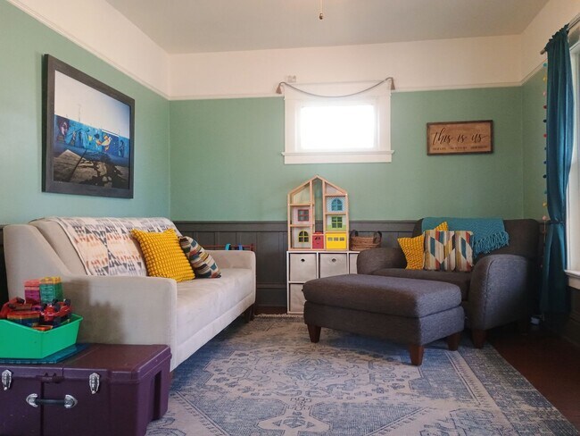 Foto del edificio - Spacious Craftsman in the Heart of North Spokane | furnished
