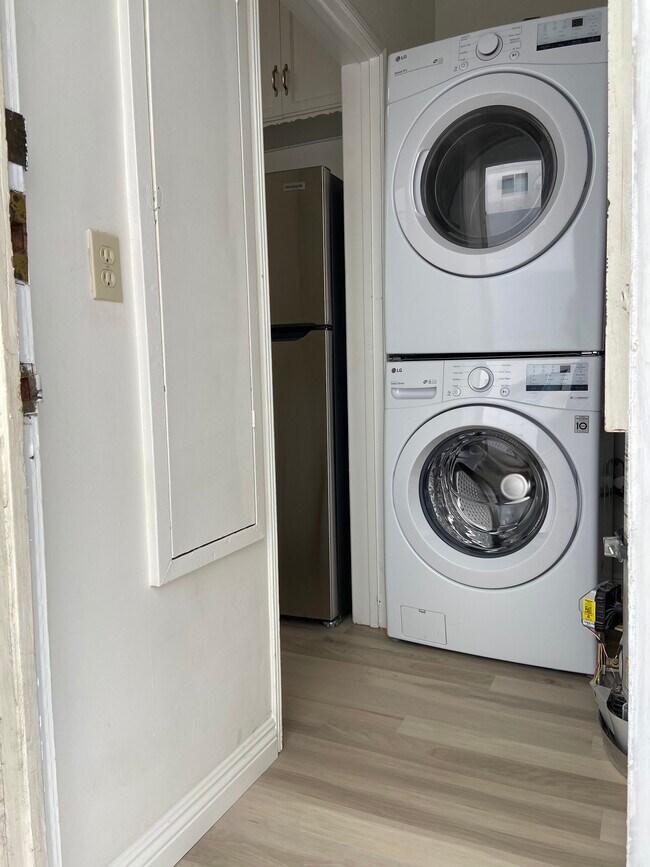 in unit Washer/Dryer - 117 S Kings Rd