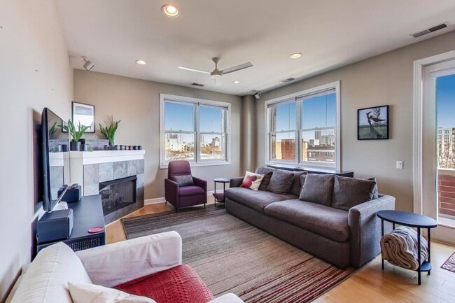 Building Photo - 4553 N Magnolia Ave