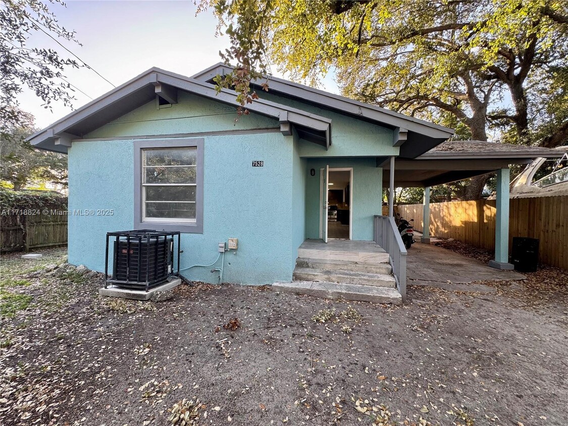 Foto principal - 7528 NE 3rd Ct