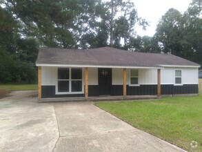 Building Photo - 214 Pine Tree Ln
