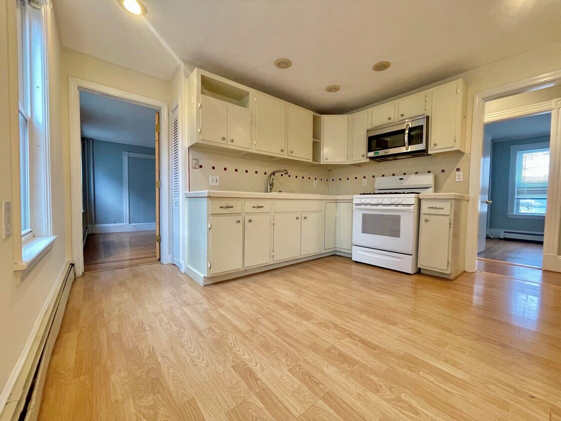 Primary Photo - 31 Wheatland St