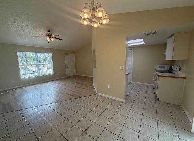 Building Photo - 5571 Mariner Blvd
