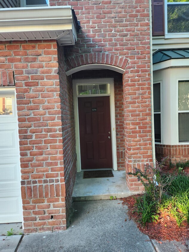 Foto principal - 716 River Rock Way