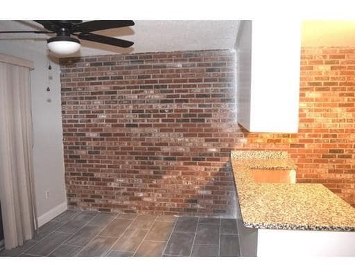 Building Photo - 17 Hilltop Ln