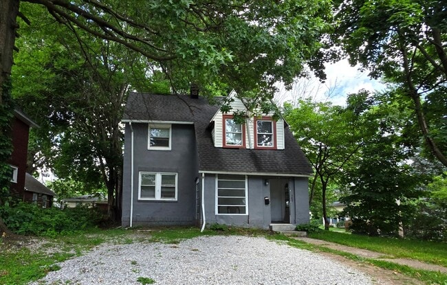 Building Photo - 389 Sumatra Ave