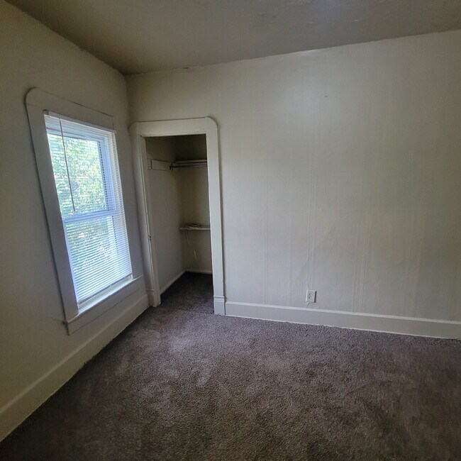 Building Photo - Westside 2BR Top-Floor Duplex