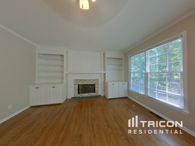 Building Photo - 5005 Wiltshire Ln