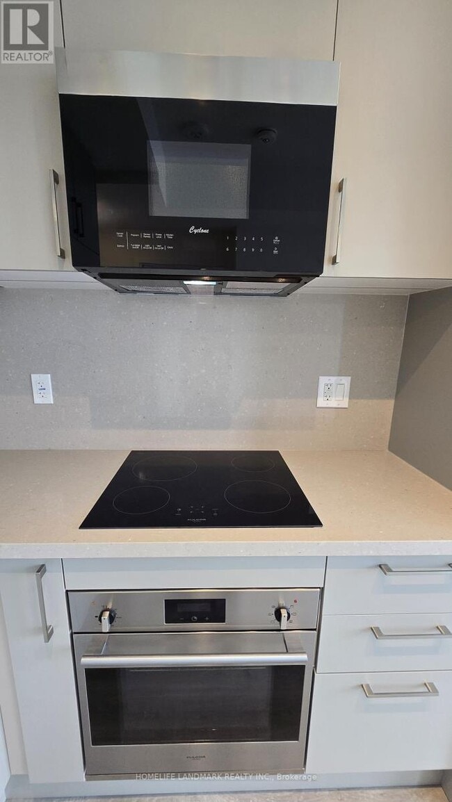 Building Photo - 38 Andre de Grasse St