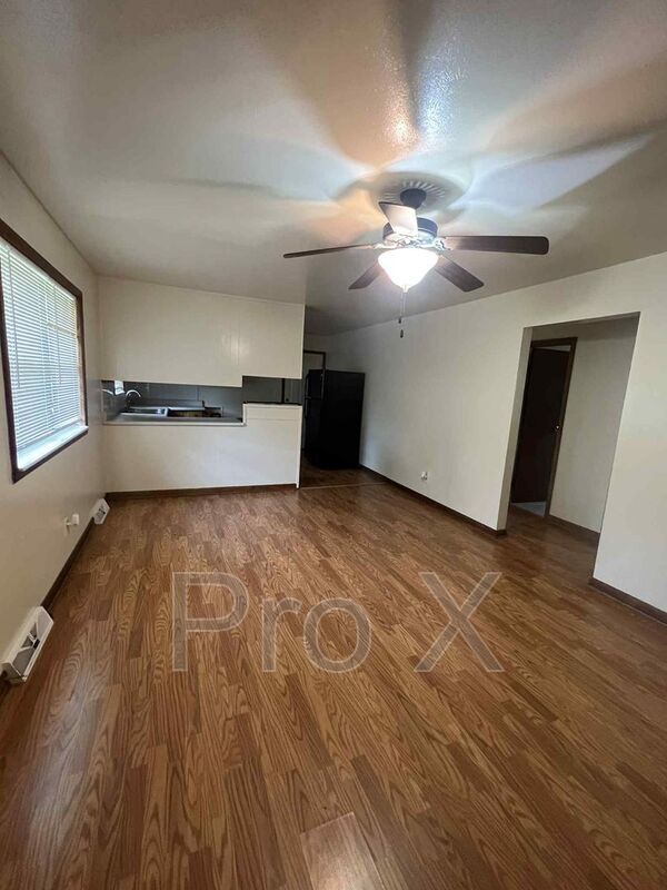 Building Photo - 601-607 Meadowmere