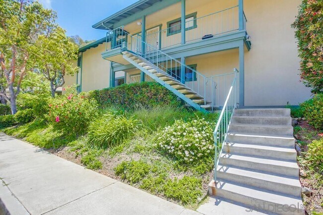Parte frontal de la unidad - 4651 Pico St