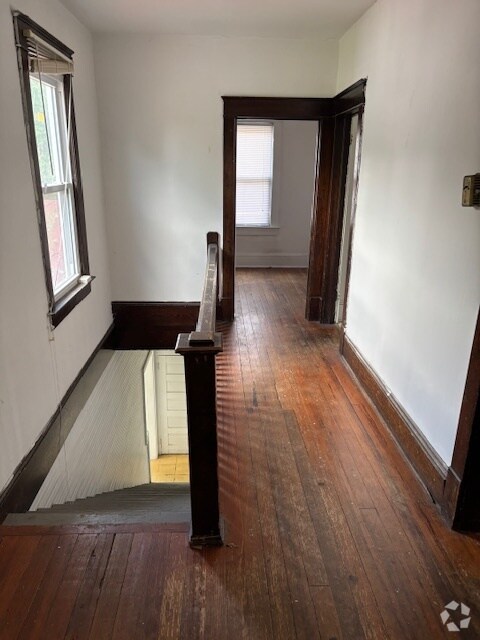 Building Photo - 444 Roanoke St E