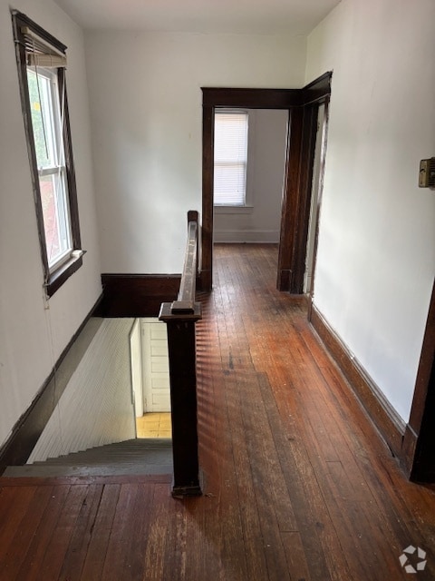 Building Photo - 444 Roanoke St E