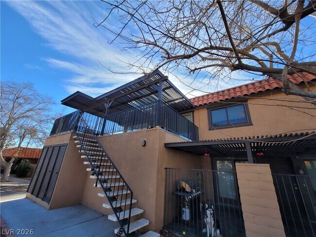 Building Photo - 6681 Bubbling Brook Dr