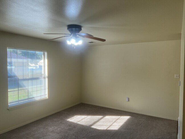 Foto del edificio - 2 Bed 1 Bath Duplex