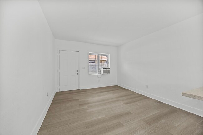 Foto del edificio - 171 NW 56th St