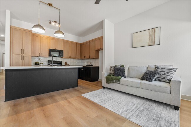 Foto del edificio - 4214 Clover St