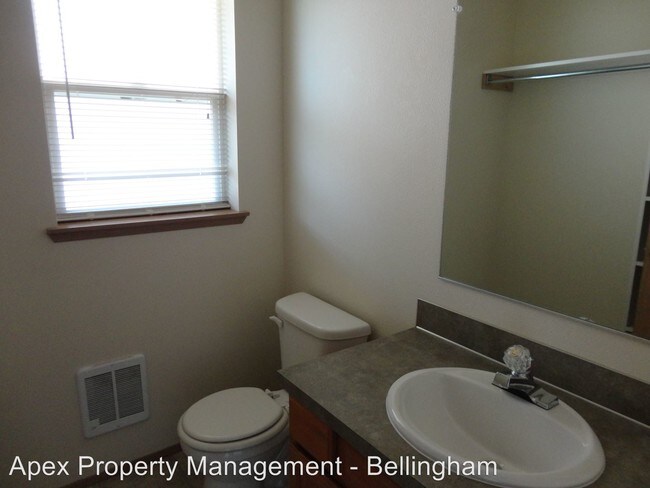 Building Photo - 2823 W Maplewood Ave