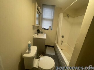 Building Photo - 165 Hemenway St