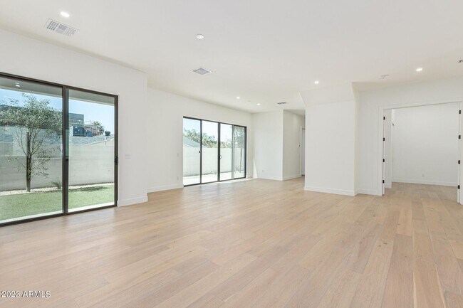 Foto del edificio - 1625 E Lamar Rd
