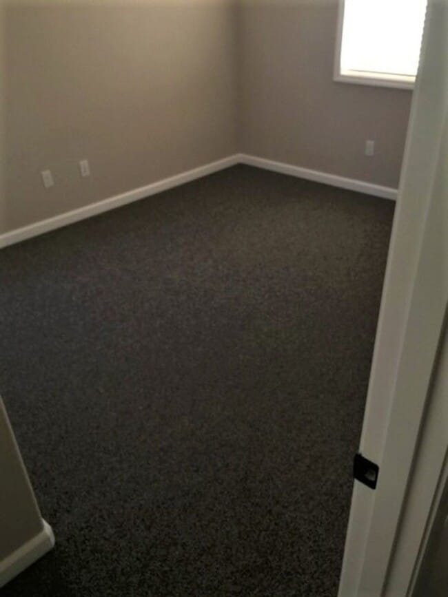 Building Photo - 5bed/3.5 bath Home