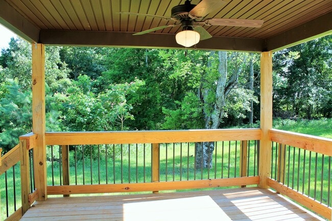Building Photo - 261 Azalea Dr