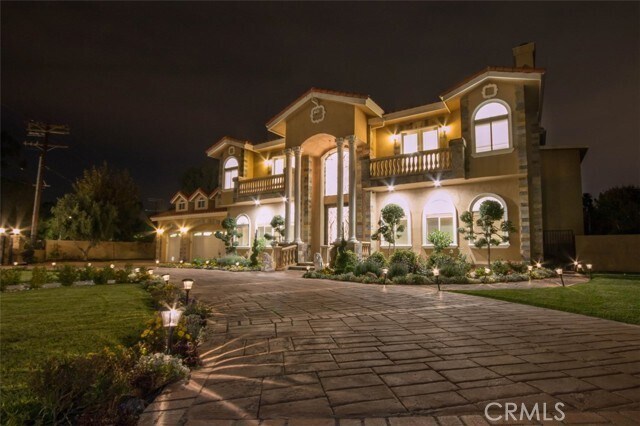 Foto principal - 10062 Valley Circle Blvd