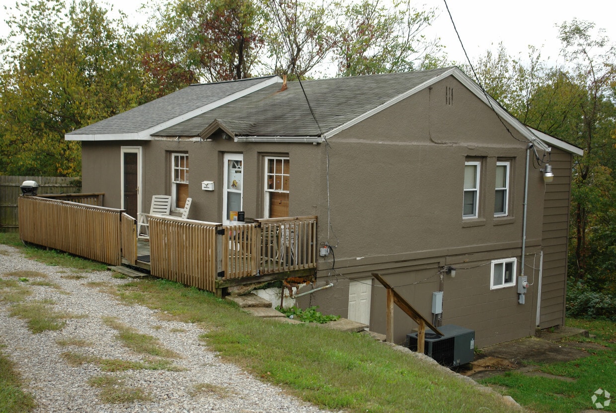 1 Hillcrest Dr, Charleston, WV 25302 Apartments in Charleston, WV