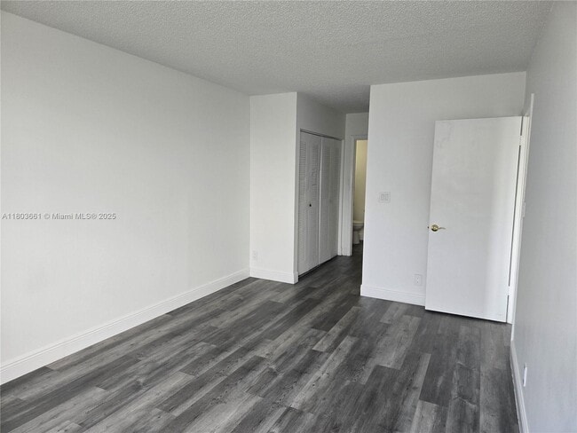 Building Photo - 2701 Riverside Dr