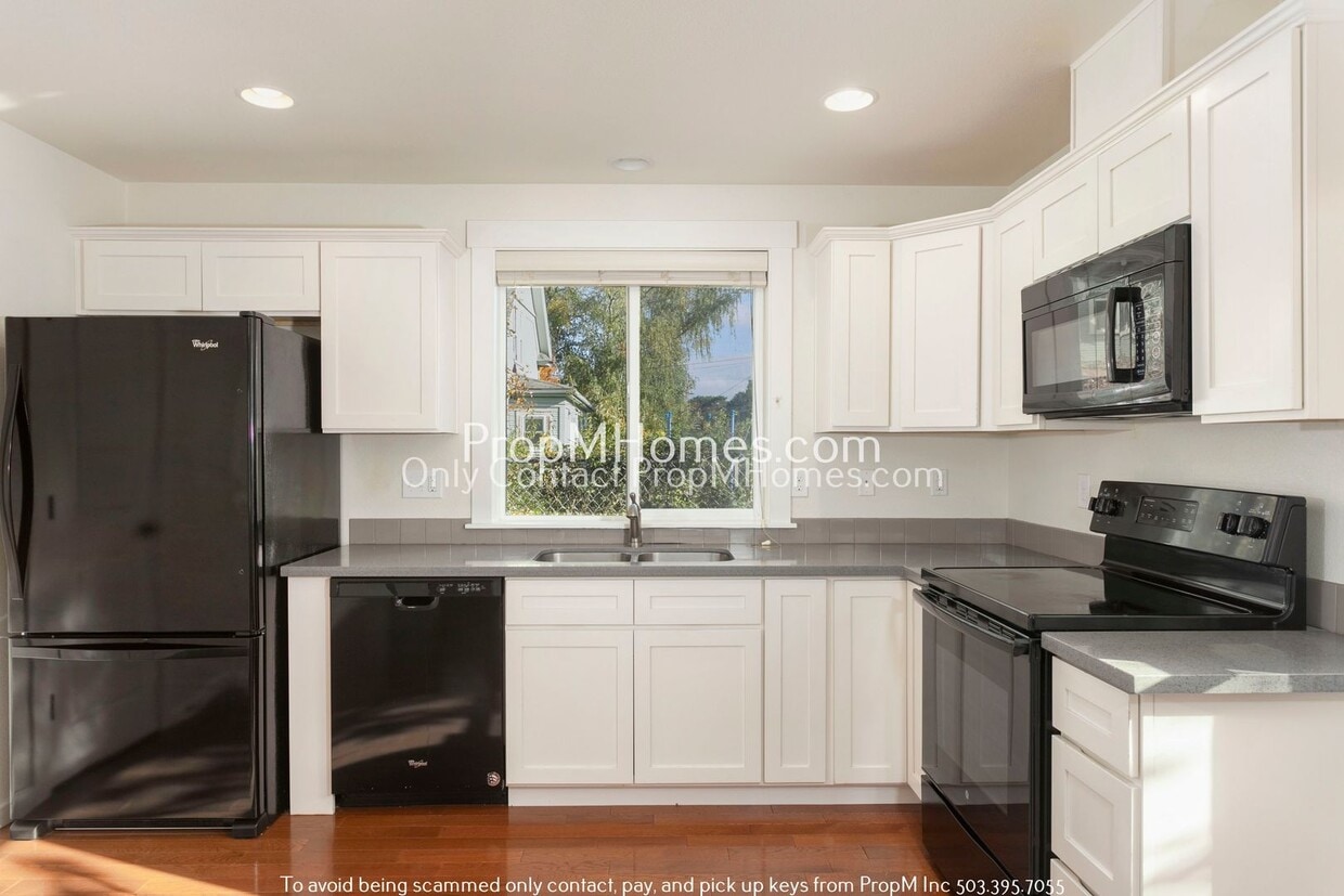 Trendy Updated SE Portland Bungalow with Balcony! - Trendy Updated SE Portland Bungalow with Balcony!