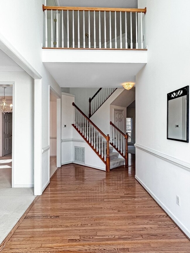 Building Photo - Expansive 4 Bed, 2.5 Bath Home in Glen All...