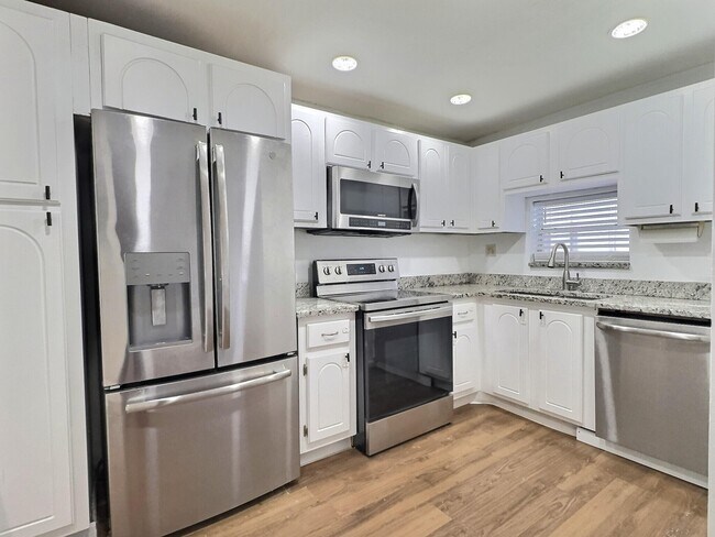 Foto del edificio - 400 S Hollybrook Dr